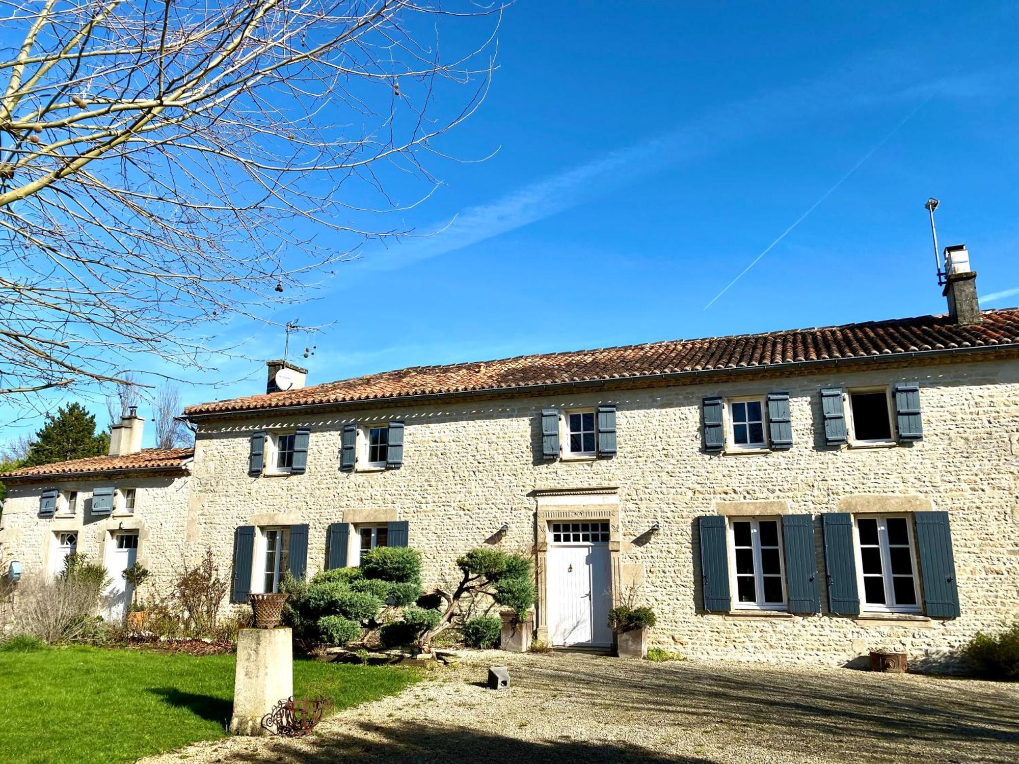 Aux Agapanthes, Chambres D'Hotes Charentaises De Charme Avec Piscine Aumagne Exterior photo