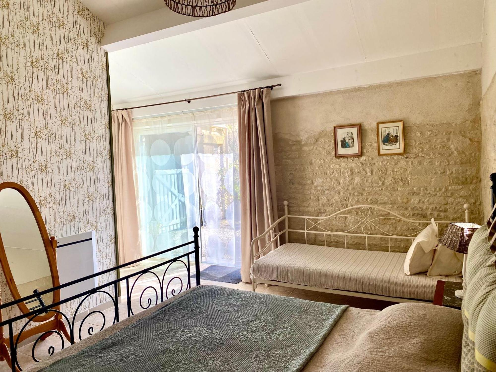 Aux Agapanthes, Chambres D'Hotes Charentaises De Charme Avec Piscine Aumagne Exterior photo